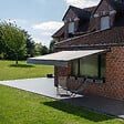 HAPPY GARDEN - Store banne SAULE 3,95 × 3m - Toile grise et structure grise - vignette