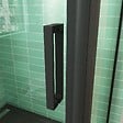 AICA SANITAIRE - AICA cabine de douche coulissante 100x80x195cm porte de douche avec l'amortisseur 100cm cabine de douche Noire en 8mm verre anticalcaire - vignette