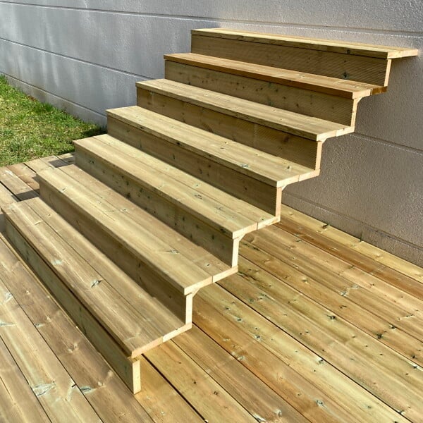 VINUOVO - BERLIN Escalier extérieur bois 7 marches H 122cm L-160cm - avec contre marche - large