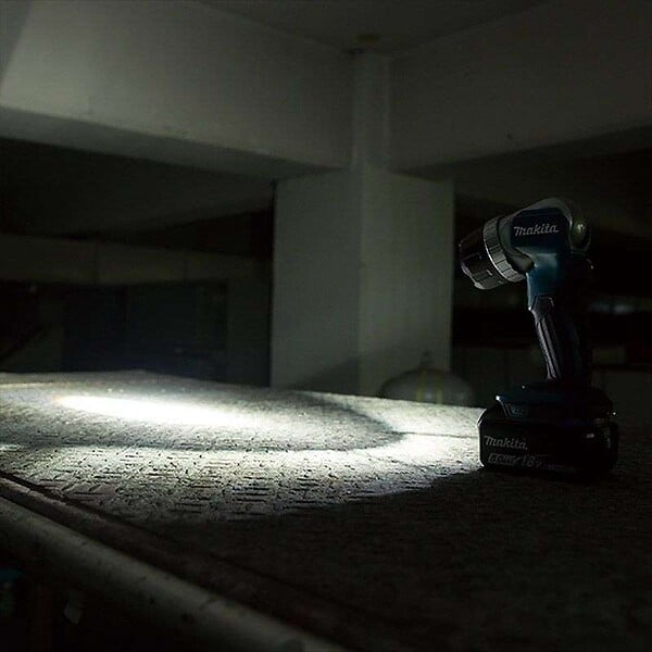 MAKITA - Lampe torche MAKITA DML808 - LED 14.4/18V - large