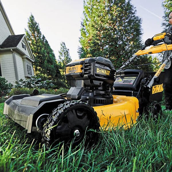 DEWALT - Tondeuse 48cm 18V DEWALT DCMWSP564N-XJ (vendu sans batterie) - large