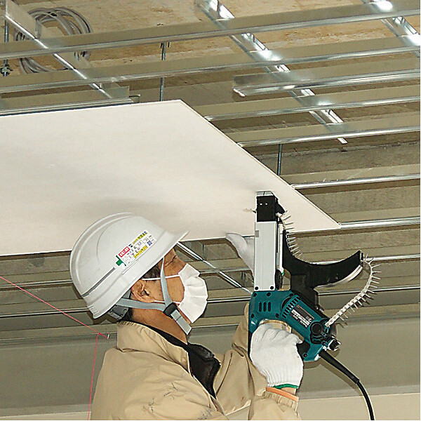 MAKITA - Visseuse automatique 470W  - 4 x 25 à 55 mm - 6843 - large