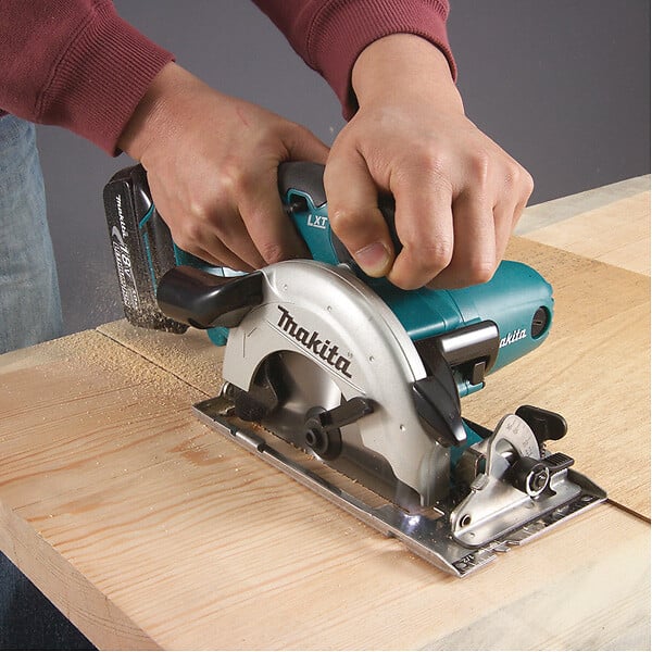 MAKITA - Scie circulaire MAKITA DSS501Z - Ø 136mm - 18V LXT (vendu sans batterie) - large