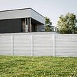 MON MARCHE DECO - Kit Clôture PRO PVC Blanc H. 180 cm x L. 11.30 m - 15 Lisses claire-voie - vignette