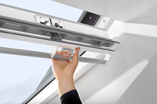 VELUX - Fenêtre rotation Confort WhiteFinish - 57.70x91.60cm - large