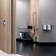 DELABIE - Barre Dappui Coudée 135° En Inox Poli Brillant Ultrapolish Ø32 400x400 À 3 Points De Fixation - vignette