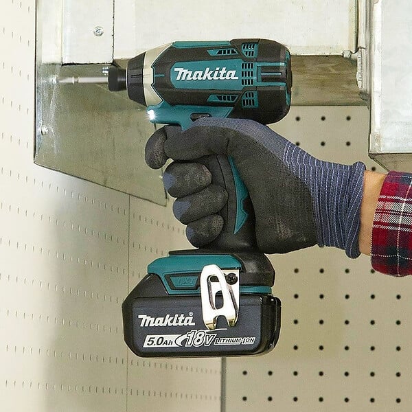 MAKITA - Visseuse à chocs MAKITA DTD152ZJ 18V en coffret (vendu sans batterie) - large