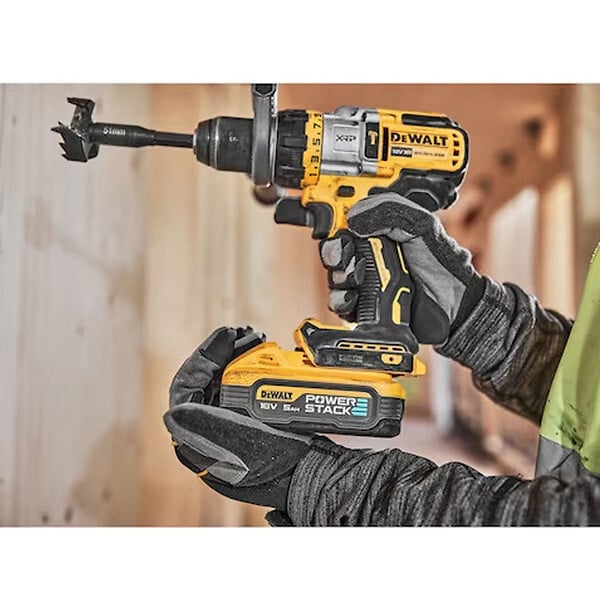 DEWALT - Perceuse Visseuse à percussion Premium 18V DEWALT DCD999H2T-QW Brushless avec coffret et 2 batteries 5,0 Ah - large