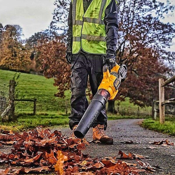 DEWALT - Souffleur 54V DEWALT DCMBA572X1-QW avec une batterie de 9,0 Ah FLEXVOLT - large