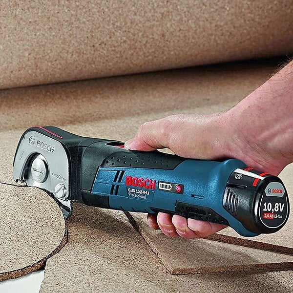 BOSCH - Cisaille universelle sans fil BOSCH GUS 12V-300 Professional (vendu sans batterie) + L-Boxx - large