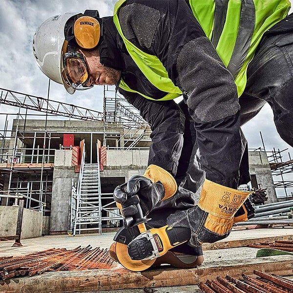 DEWALT - Meuleuse Ø125mm 18V DEWALT DCG405P3-QW avec un coffret et 3 batteries 5,0 Ah - large
