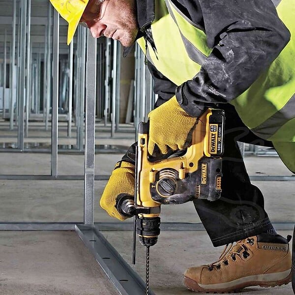 DEWALT - Perforateur burineur SDS-Plus 18V DEWALT DCH254M2-QW avec 2 batteries 4,0 Ah - large