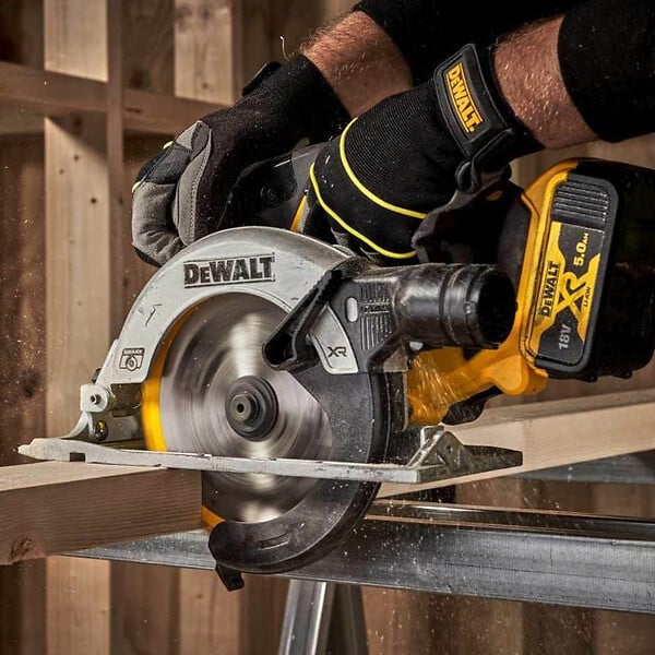 DEWALT - Scie circulaire Ø165mm 18V DEWALT DCS565N-XJ Brushless - large