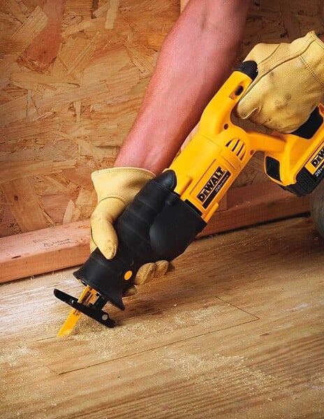 DEWALT - Scie sabre 18V DEWALT DCS380N-XJ - large