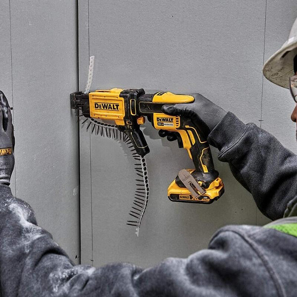 DEWALT - Chargeur vis en bande XR 18V DEWALT DCF6202-XJ pour visseuse plaque de plâtre - large
