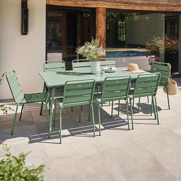 OVIALA - Ensemble table de jardin et 8 chaises en métal vert sauge - Palavas - large