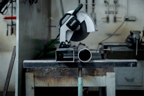 METABO - Tronçonneuse à  métaux CS 24-355 S - meules à˜ 355, alésage 25,4 mm - 2400 W - large