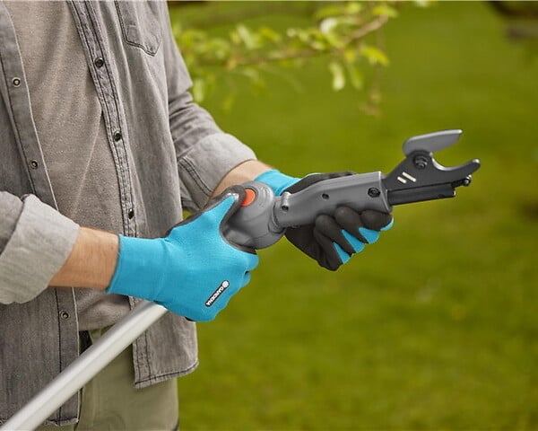 GARDENA - Coupe-branches HighCut 250/18V P4A sur batterie - Coupe à˜ 28 mm - L. 2557 mm - large