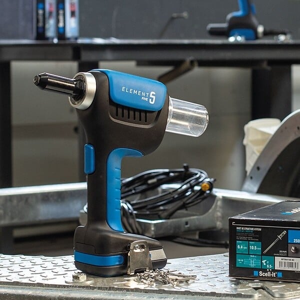 SCELL-IT - Riveteuse sansfil Scellit 18 V pour rivets aveugles  2 batteries 20 Ah  chargeur 18 V  coffret - large