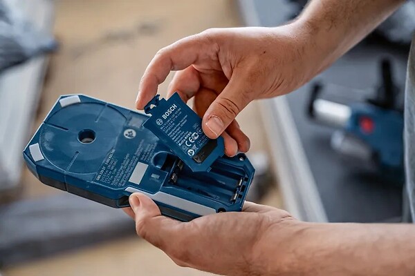 BOSCH - Adaptateur Batterie Li-Ion BA 3.7V 1.0Ah pour télémètres, testeurs électriques et humidité -  - 1608M00C43 - large