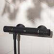 GROHE - Mitigeur douche thermostatique Precision Start + Ensemblede douche avec barre 2 jets + Panier douche - vignette