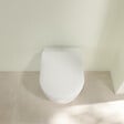 VILLEROY ET BOCH - Villeroy & Boch Avento Combipack WC suspendu sans bride à fond creux DirectFlush + Abattant slim amovible avec frein de chute, Blanc (5656FS01) - vignette