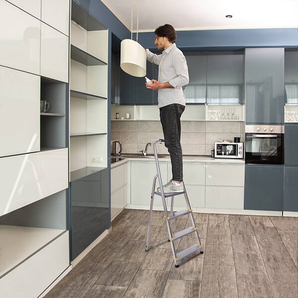 HOSTRÃ–M - Escabeau 4 marches DURA pliable, marchepied léger en aluminium, hauteur plateforme 75cm, pieds antidérapants, charge 150kg, garantie 5 ans Hoström - large