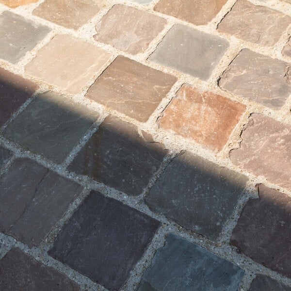 RO'MA NATURE - Pavé Grès Kandla Multicolore 14x14x5-7 cm (vendu au m² - 42 pavés/m²) - large