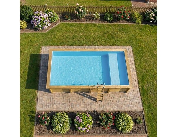 ALTANKA - Piscine hors sol en bois AQUA 8.5 x 4.35 - H.1.45 m avec plage, bleu pâle, fixations à visser - BAS7309OSPL+PLA309 - large