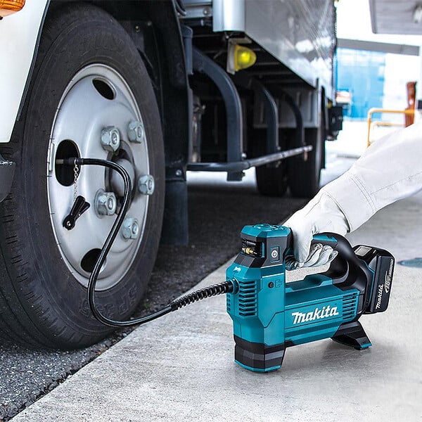 MAKITA - Gonfleur MAKITA DMP181Z - 18V (vendu sans batterie) - large