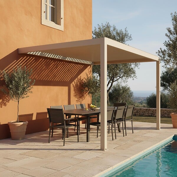 OVIALA - Pergola bioclimatique adossée 3x4m et 3 stores bois crème - Oia - large