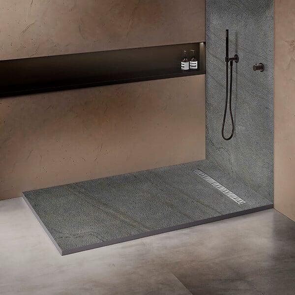 U-TILE - Receveur pierre naturelle ardoise claire 140 x 90cm - grille caniveau acier excentrée - large