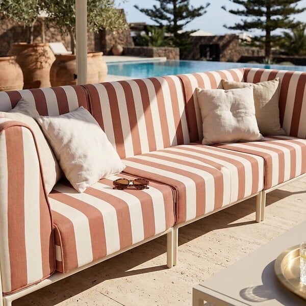 OVIALA - Salon de jardin bas modulable rayé 3 places terracotta - Patio - large