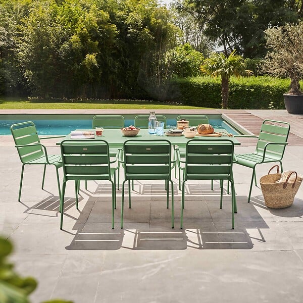 OVIALA - Ensemble table de jardin et 8 fauteuils en métal vert cactus - Palavas - large
