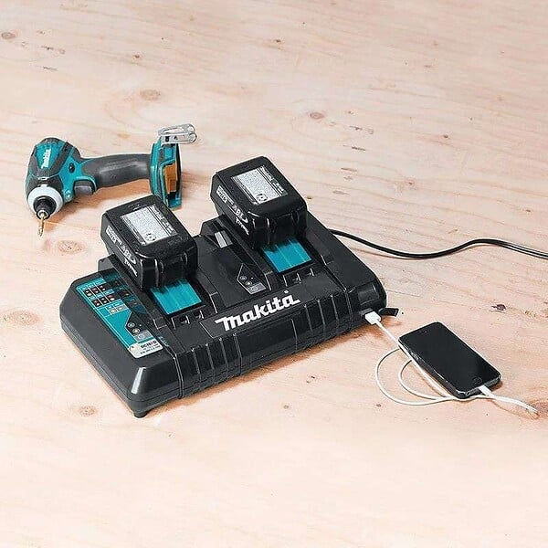MAKITA - Pack Énergie MAKITA 197626-8 : Chargeur Rapide MAKITA DC18RD pour 2 Batteries + 4 Batteries 5 Ah + Mak-Pac Taille 3 - large