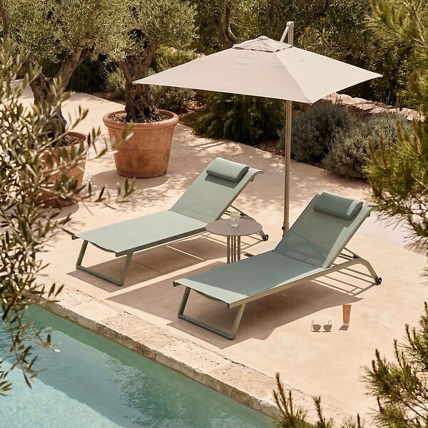 OVIALA - Lot de 2 bains de soleil inclinable avec roues vert cactus - Olmeta - large