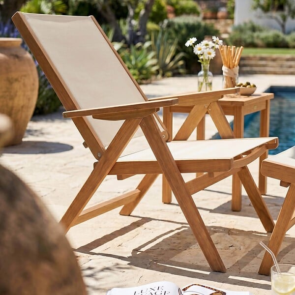 OVIALA - Fauteuil relax en bois d'eucalyptus avec repose-pieds blanc - Sisco - large