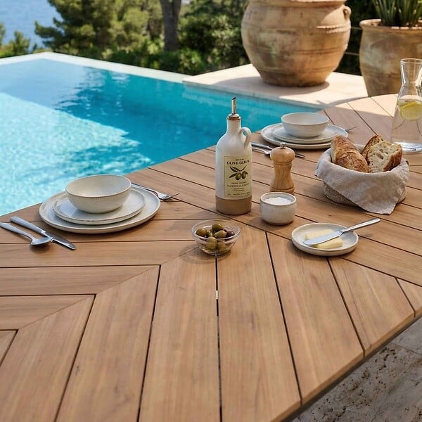 OVIALA - Table de jardin extensible 8 à 12 places effet bois en alu et polywood - Jakarta - large