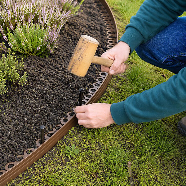 GT GARDEN - Bordure de jardin flexible marron - 3,8 cm x 10 mètres avec 20 piquets d'ancrage - large