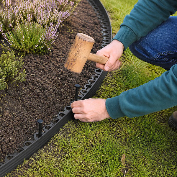 GT GARDEN - Bordure de jardin flexible noire - 3,8 cm x 10 mètres avec 20 piquets d'ancrage - large