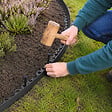 GT GARDEN - Bordure de jardin flexible noire - 3,8 cm x 10 mètres avec 20 piquets d'ancrage - vignette