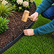 GT MARKET - Bordure de jardin flexible noire - 4 cm x 10 mètres avec 30 piquets d'ancrage - vignette