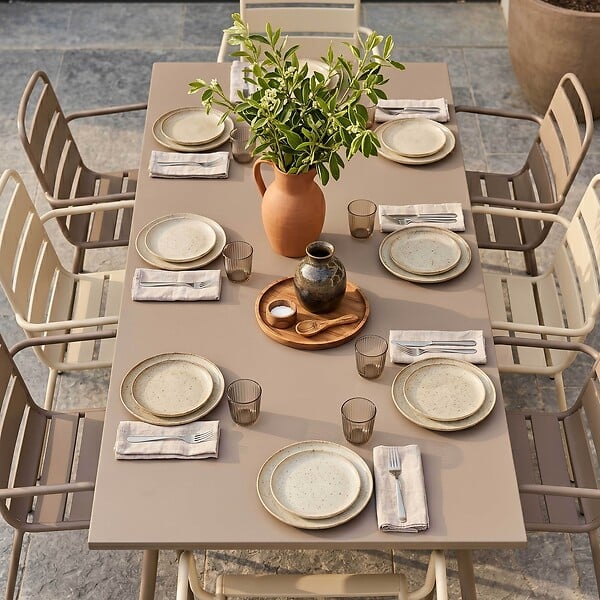 OVIALA - Ensemble table de jardin et 8 fauteuils en métal taupe et ivoire  - Palavas - large