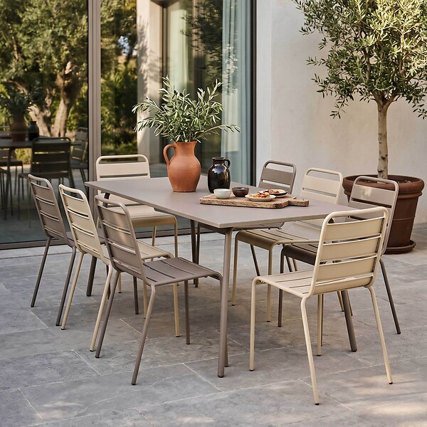 OVIALA - Ensemble table de jardin et 8 chaises en métal taupe et ivoire  - Palavas - large