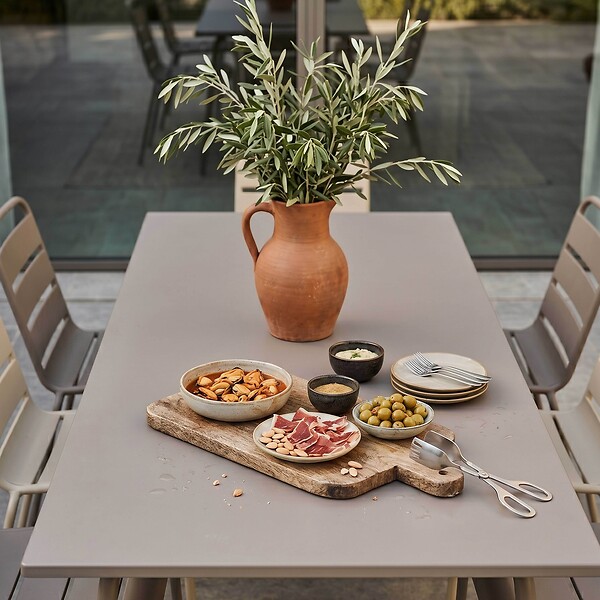 OVIALA - Ensemble table de jardin et 8 chaises en métal taupe et ivoire  - Palavas - large