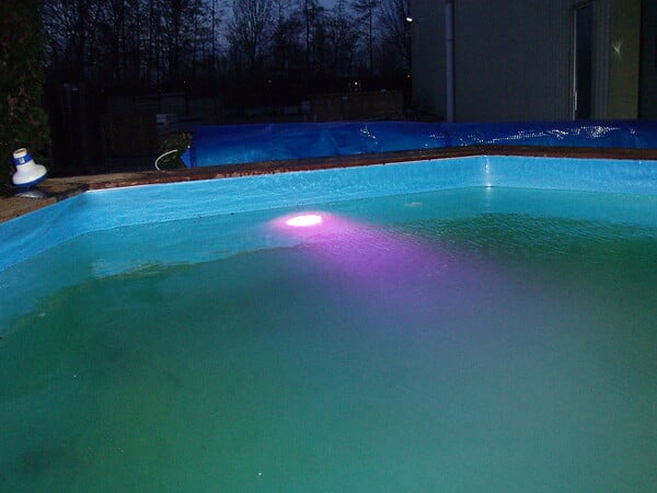UBBINK PIS - Kit éclairage piscine - Télécommandé - 406 LED - Multi-couleurs - large