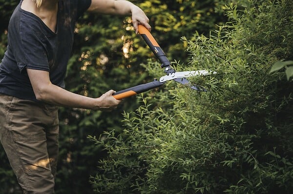 FISKARS - Cisaille à haies PowerGear X HSX92 - large