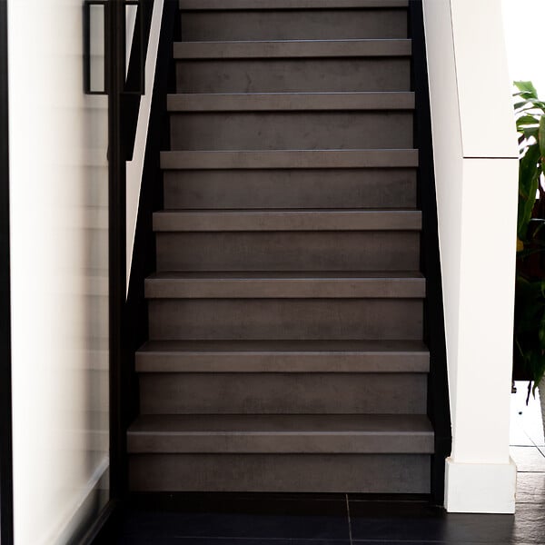 FORESTEA - Profilé de transition rénovation d'escalier stratifié dark grey 1300 x 56 x 12 mm - PEFC 70% - large