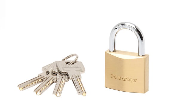 MASTER LOCK - Cadenas à clé laiton massif 40mm anse d.6xh.22mm 5 goupilles - large