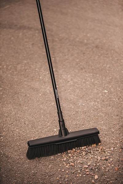 FISKARS - Balai multi-usage L Solid 48cm - large